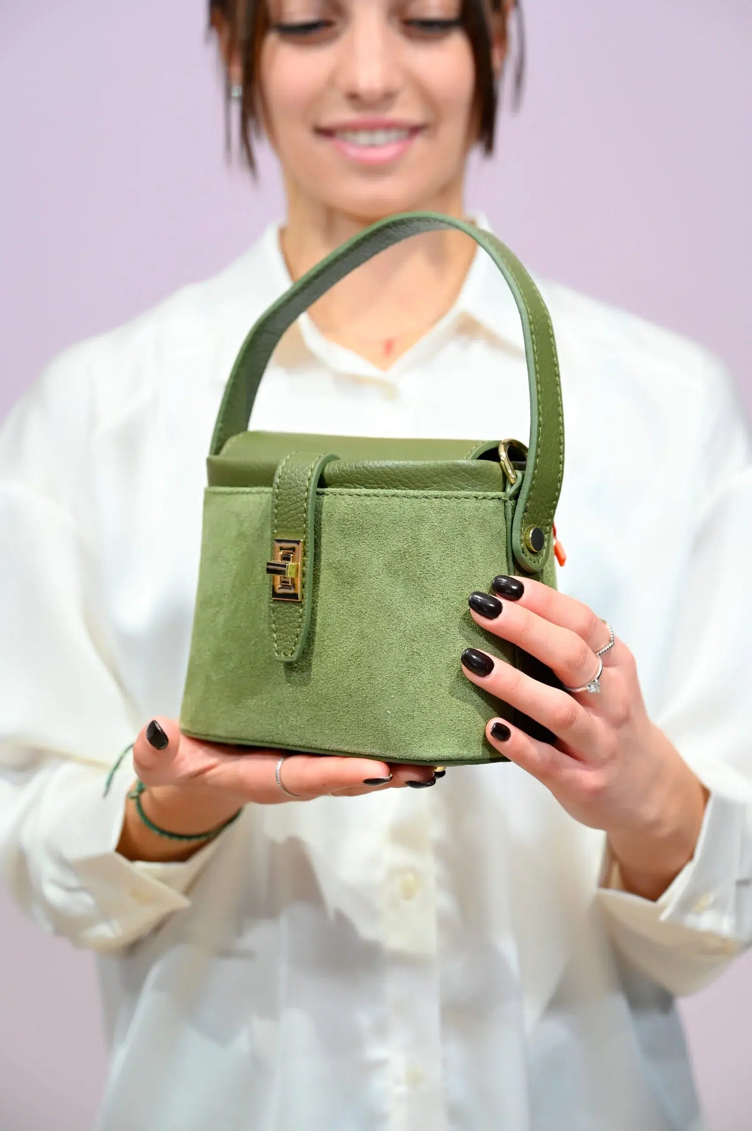 Borsa a mano verde in pelle scamosciata