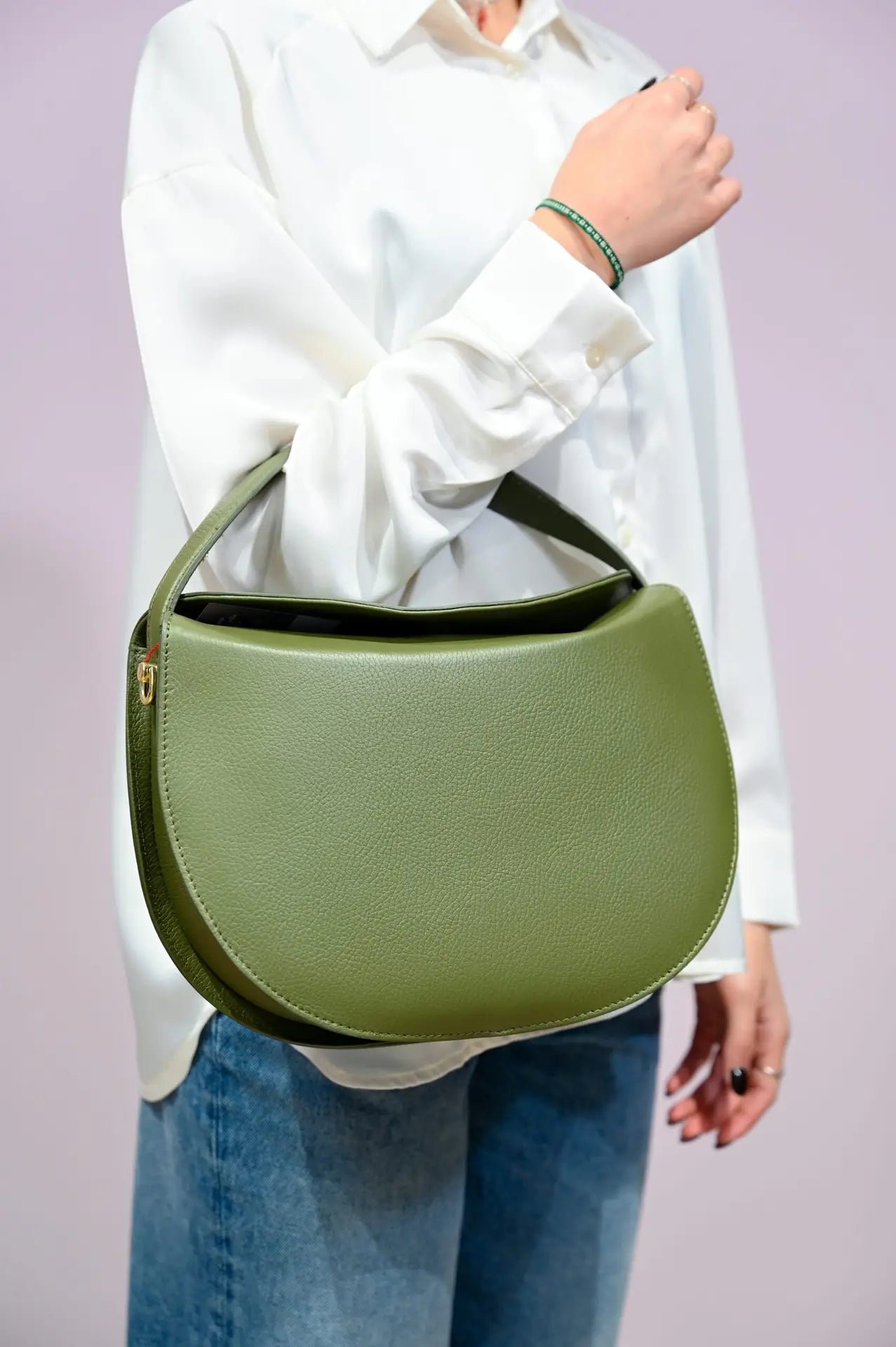 Borsa Luna verde oliva in pelle martellata