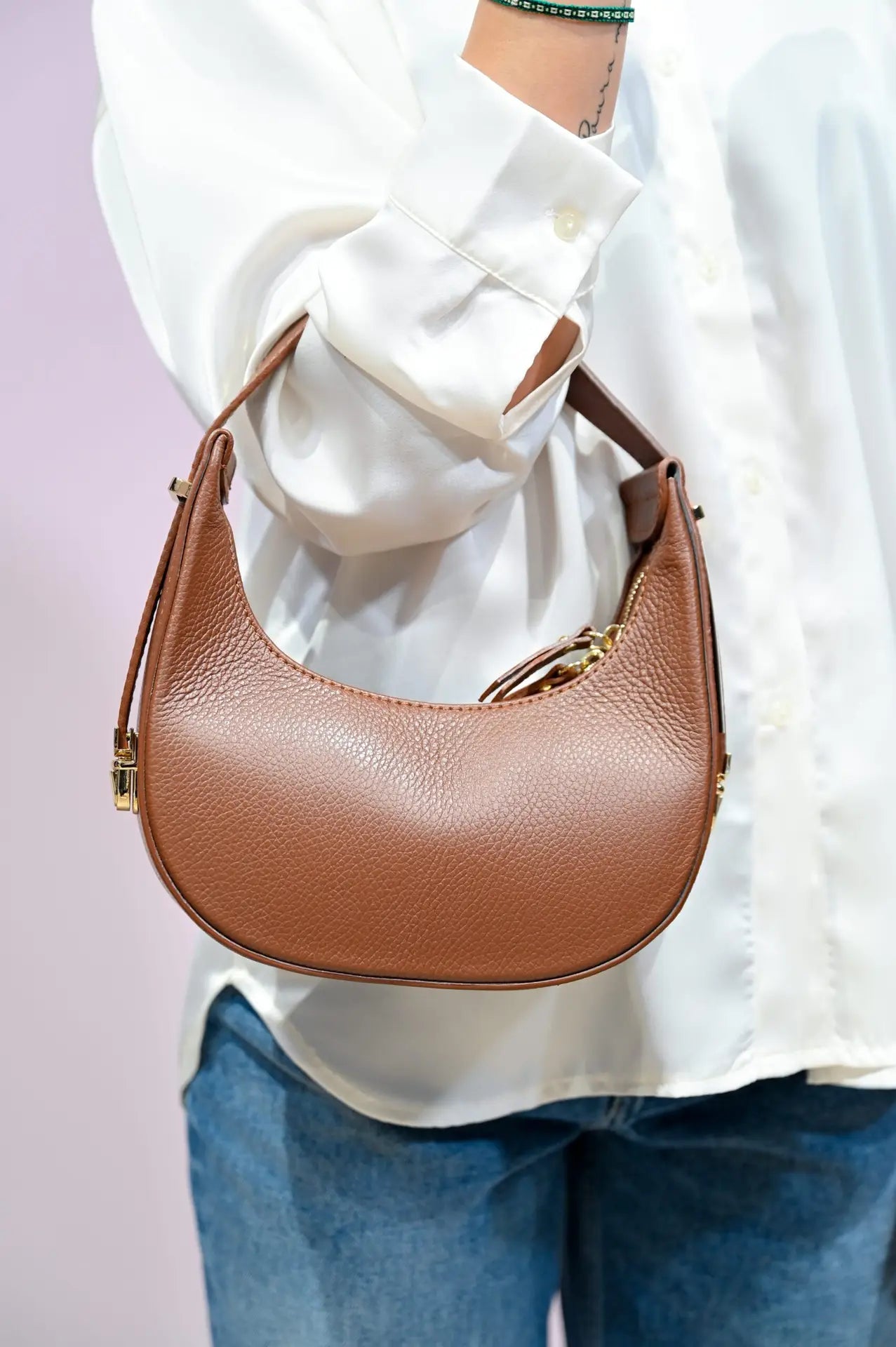 Borsa Moon color cuoio in pelle martellata