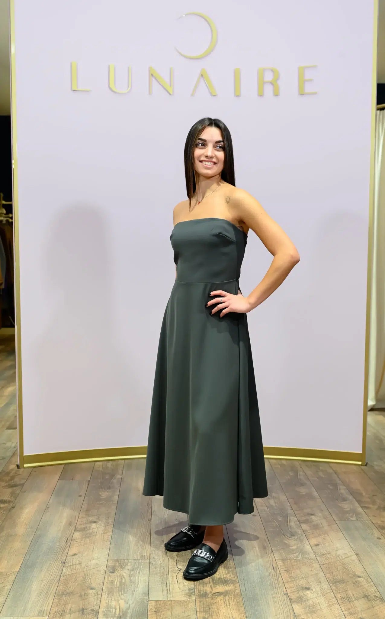 Abito Midi Fascia Two Way - Eleganza a Gonna Corolla in Grigio